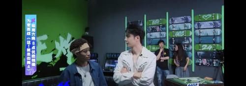 王队长|是什么让王一博紧张三连?《火锅》提档,快乐超前!