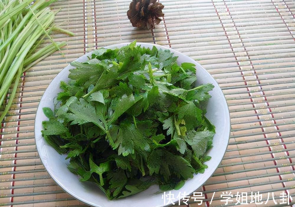 膳食纤维|吃芹菜为什么不吃叶子？大部分人还不明白，为了健康了解一下