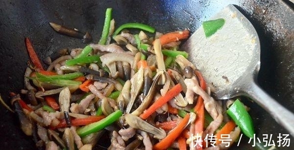 鸡枞菌|有钱就买这菜,300元多1斤,比松茸还贵,味香甜脆嫩,超滋补