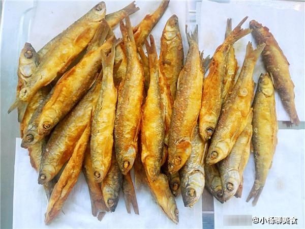淀粉|油炸小鱼时，沾“面粉”还是“淀粉”？沾错了粉，难怪不酥脆可口