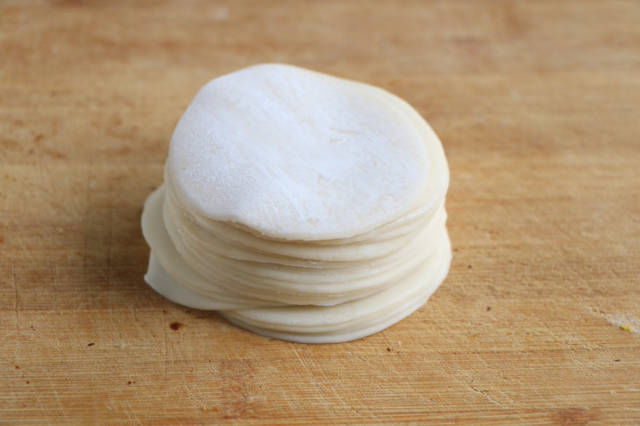 2斤饺子皮,1根西葫芦,不包饺子,做成早餐,我家吃3天没有吃腻