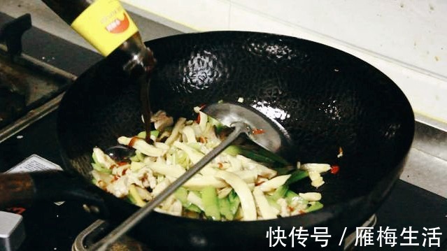 为啥很多饭店把芹菜炒杏鲍菇当做招牌菜试着炒一次，真能吃上瘾