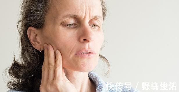 身体不适|女性45岁后，身体没有出现三种情况，偷着乐吧，更年期离你还远