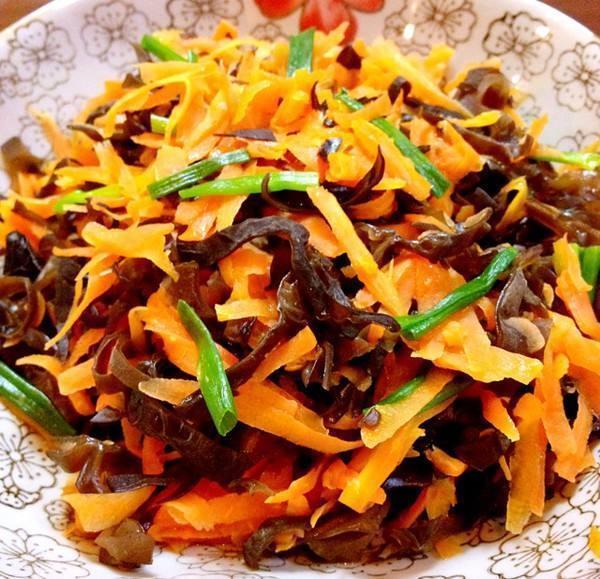 精选美食推荐凉拌土豆丝,小炒黑木耳丝,青椒海带丝的做法