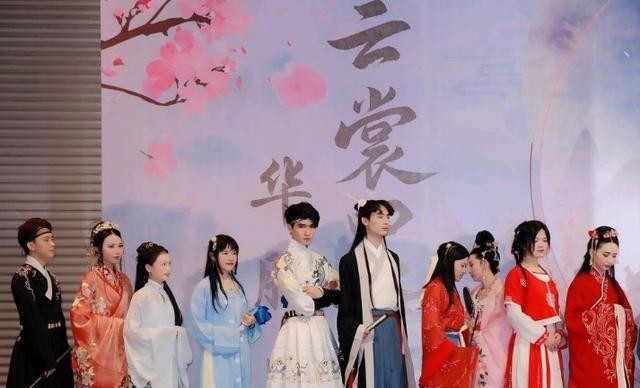 际上|漫展太多所以能随意造作?看一眼20多年前的漫展,瞬间让人心酸