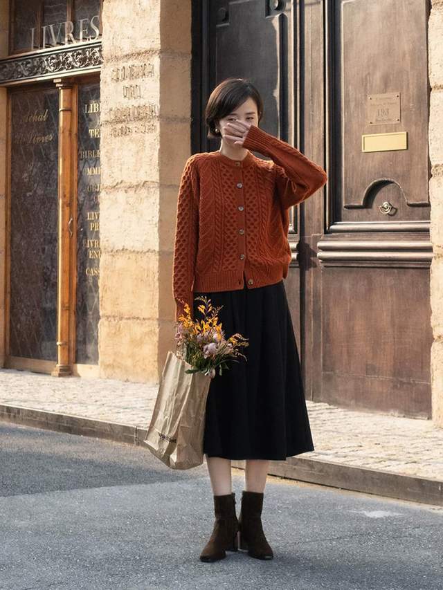 半身裙|步入中年后要学会的“针织衫”搭配,看这位博主就够了,chic优雅