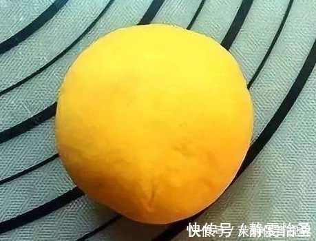 糯米粉|做南瓜饼时,只加糯米粉和糖就错了,如果少了它,不软糯还发硬