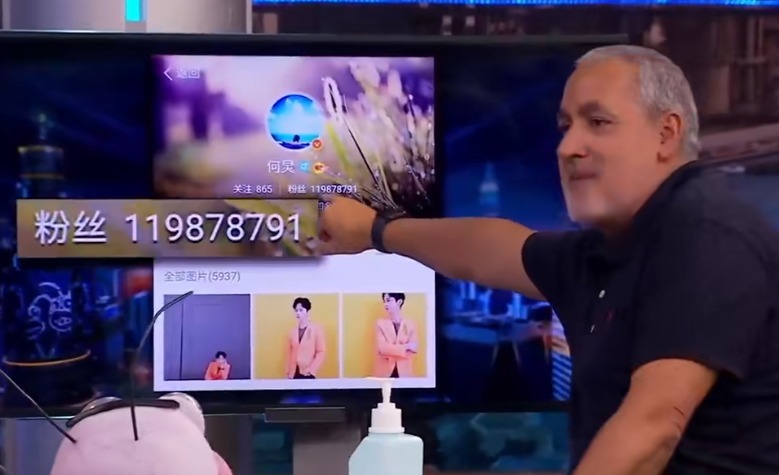 离开了滤镜的何炅长这样，《快本》抄袭被国外公开处刑，太丢人！