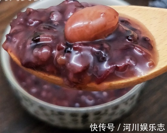 红豆黑米粥|天然的“阿胶”找到了,每天喝一碗,气血足了,脸色越来越红润