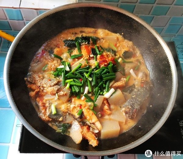 炖鱼时,用“它”来代替水,鱼肉鲜嫩无腥味,一上桌全家抢着吃
