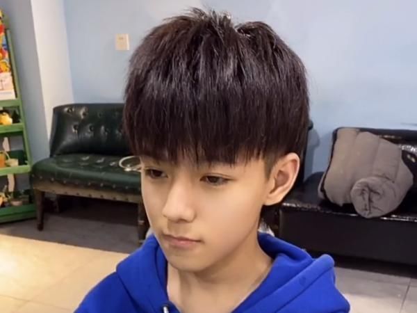 高冷 小男孩换了款社会人发型后,气质瞬间变高冷,女生:完全没办法淡定了