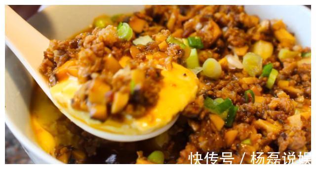 翻炒均匀|美食推荐干锅辣白菜、虎皮尖椒酿肉、肉末鸡蛋羹、板栗红烧肉