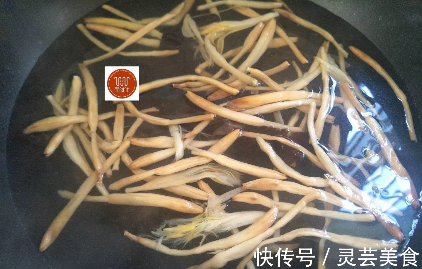 黄花菜|女人不要错过这菜,甩肉吸脂瘦肚子,吃着吃着就瘦了,关键还便宜