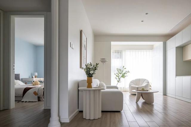 收纳|这对夫妻的“穷装风”新家,明亮又舒适,证明了越简单越美好!