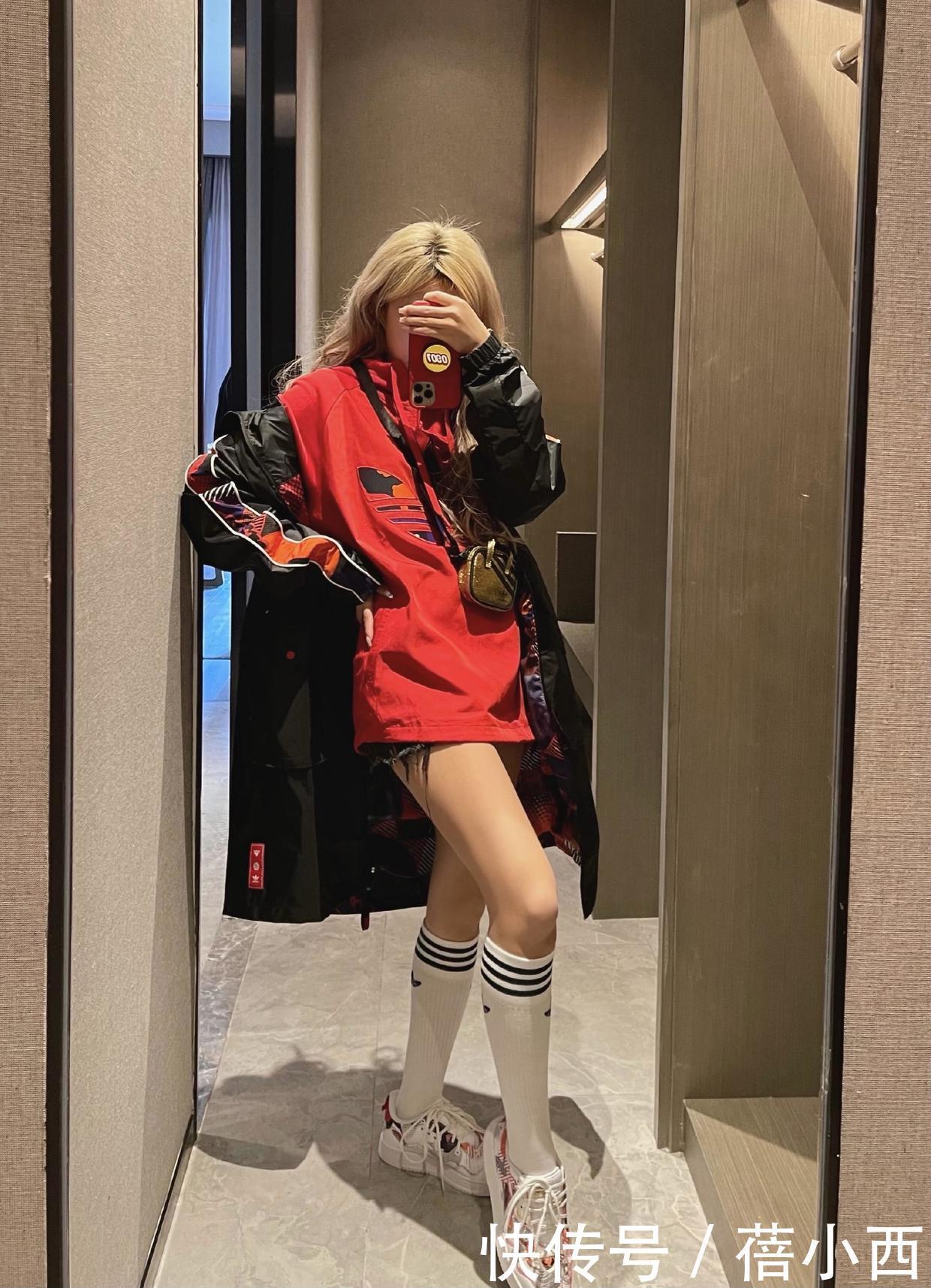 安崎真是迷死人了!原来小个子穿抹胸裙这么性感,线条迷人又招摇