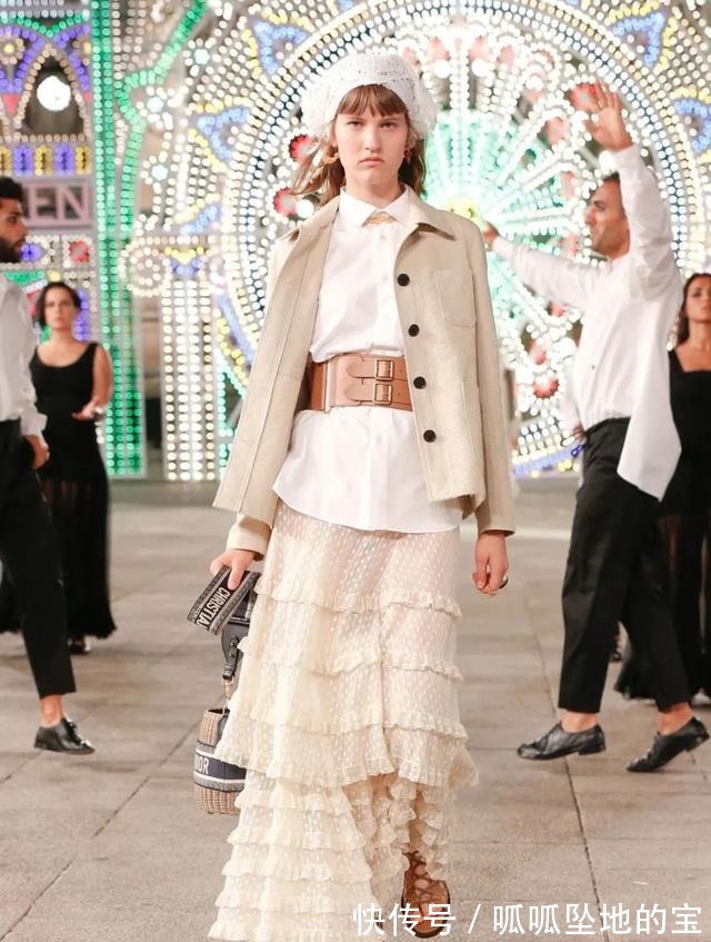 oblique 我和钟楚曦的度假差距 就是这只草编包!