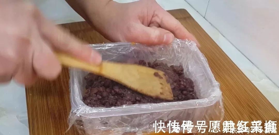 红薯这样做才最好吃,一蒸一切,比豆沙糕都好吃,一口一个真解馋