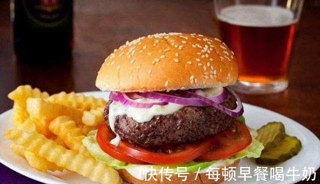 高血脂患者|76岁退休医生，研究血脂多年，建议：少吃3种食物，血脂或许稳定