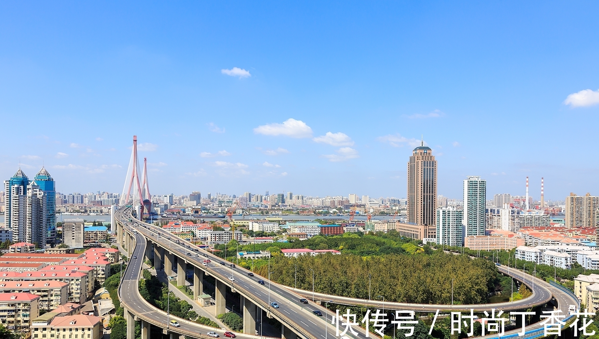 开发商|1.2万亿砸下来,要“加紧买房”还是“趁早卖房”?专家4字回应