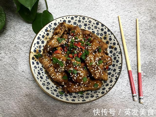 厨子|可乐鸡翅,要不要焯水?看看30年老厨子的做法,香甜嫩滑特别好吃