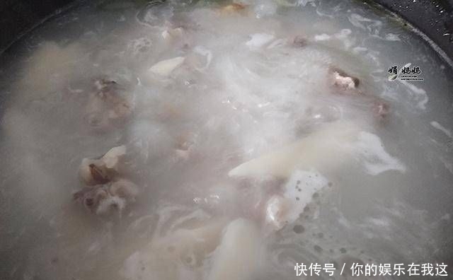 健脾|这汤我家里每三到五次做一次。颜色是乳白色的。健脾养胃