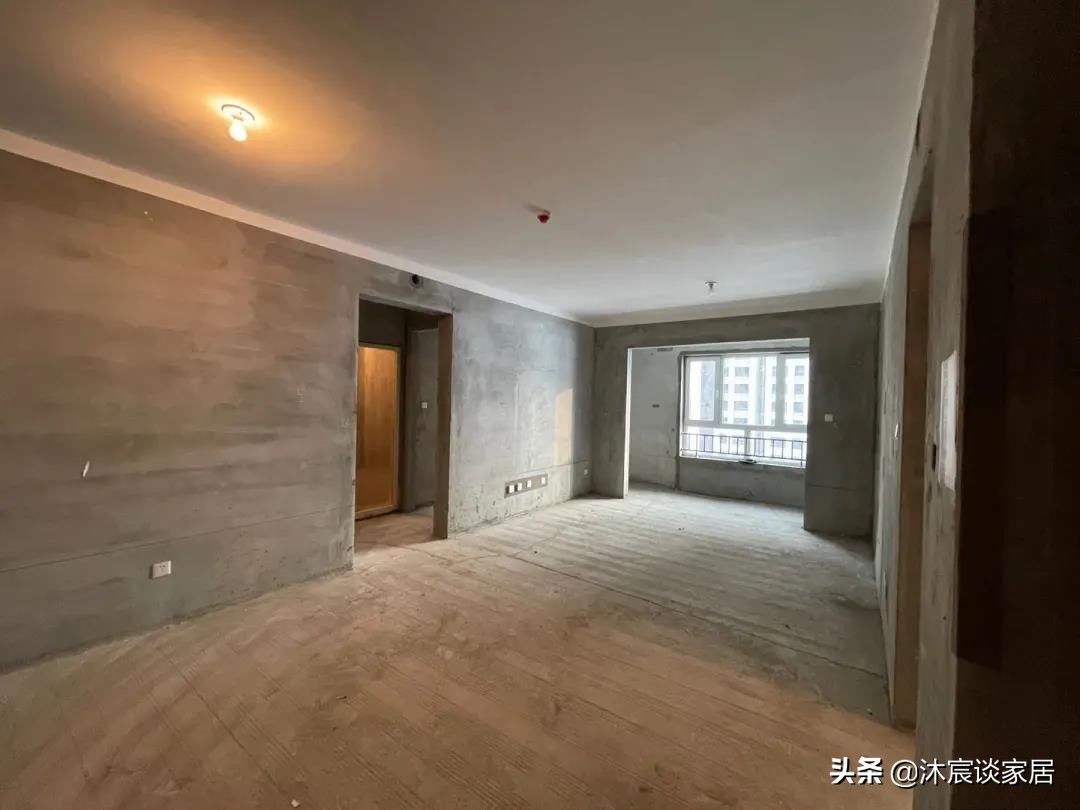 装修|住毛坯房是一种时尚？看完这对夫妻的家，原来不装修也是一种幸福
