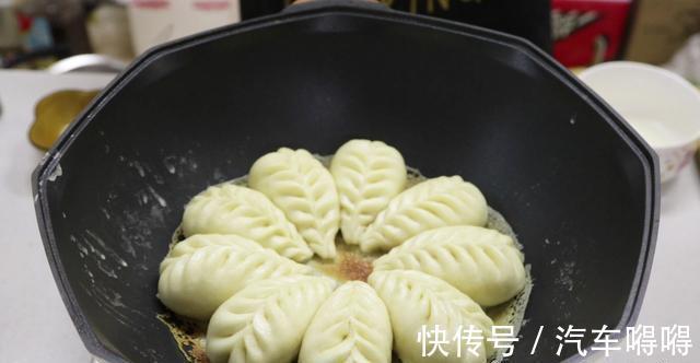 生煎包|想吃生煎包别出去买了，面点师教你在家做，咬一口满嘴流油太香了