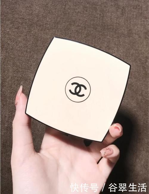 粉质|女人有实力一定要入大牌眼影，粉质高级还不伤皮肤，并不只是噱头