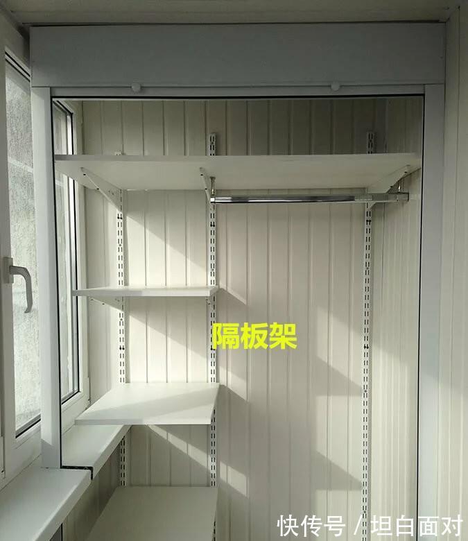 行李箱|拜托,别再浪费阳台了!沿着墙壁装7m长衣柜,解决全屋一半收纳