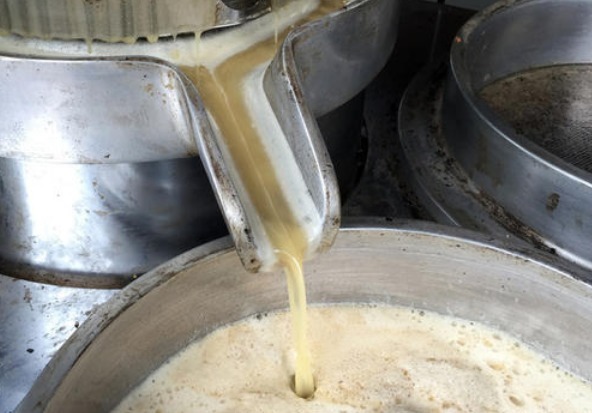 街头“现榨芝麻油”,又香又便宜,其实机器里有“玄机”,别上当