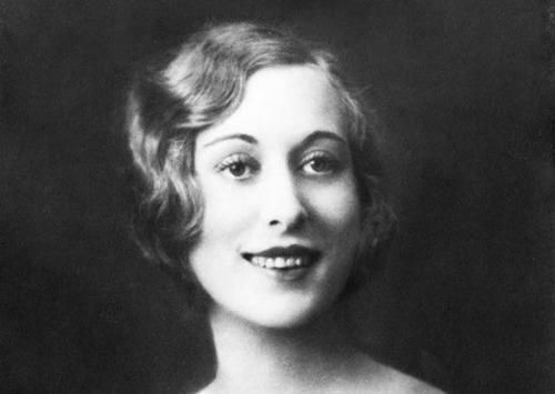 专柜|她出身贫民窟,却只手打造出高端化妆品帝国,改变化妆品销售方式