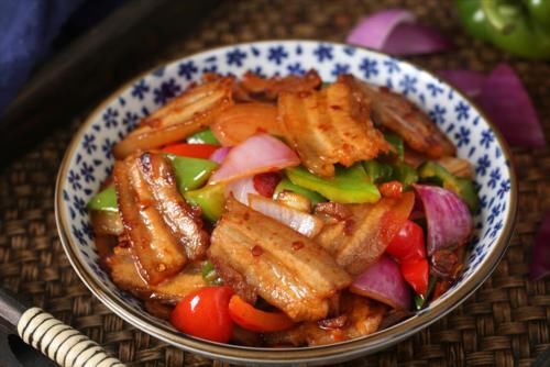 红辣椒|炒肉时，不要着急放淀粉腌制，多做1步，肉片更滑嫩，不干也不柴