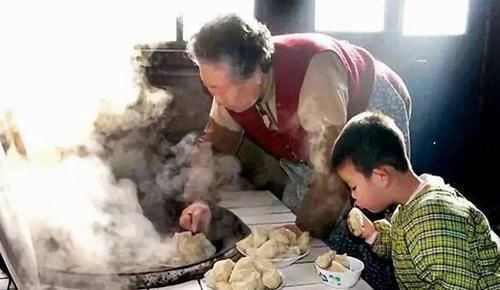 保姆|“如若可以,别轻易帮女儿带娃”,姥姥的忠告很现实,值得一听