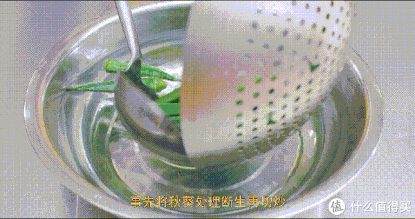 厨师长|王刚的美食精选 篇九十：厨师长教你：“秋葵炒蛋”的家常做法，清脆爽口，营养美味