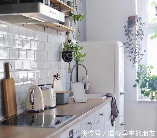 墙面|北欧夫妇的家，简单精致，这么温暖的家居布置，看着超治愈！想住！