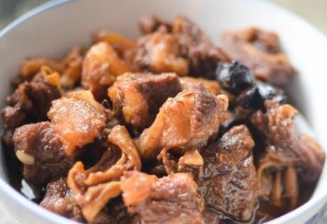 炖牛肉时,先焯水还是直接炖?学会这1招,牛肉软烂易嚼无腥味