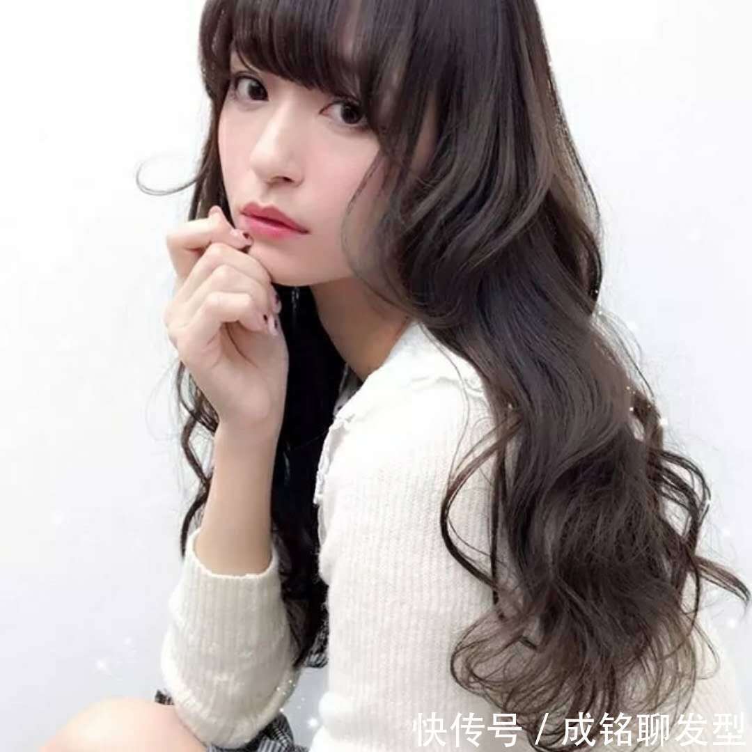 美发店 以前最喜欢染发,现在却喜欢自然的发色,这是老了的表现吗?