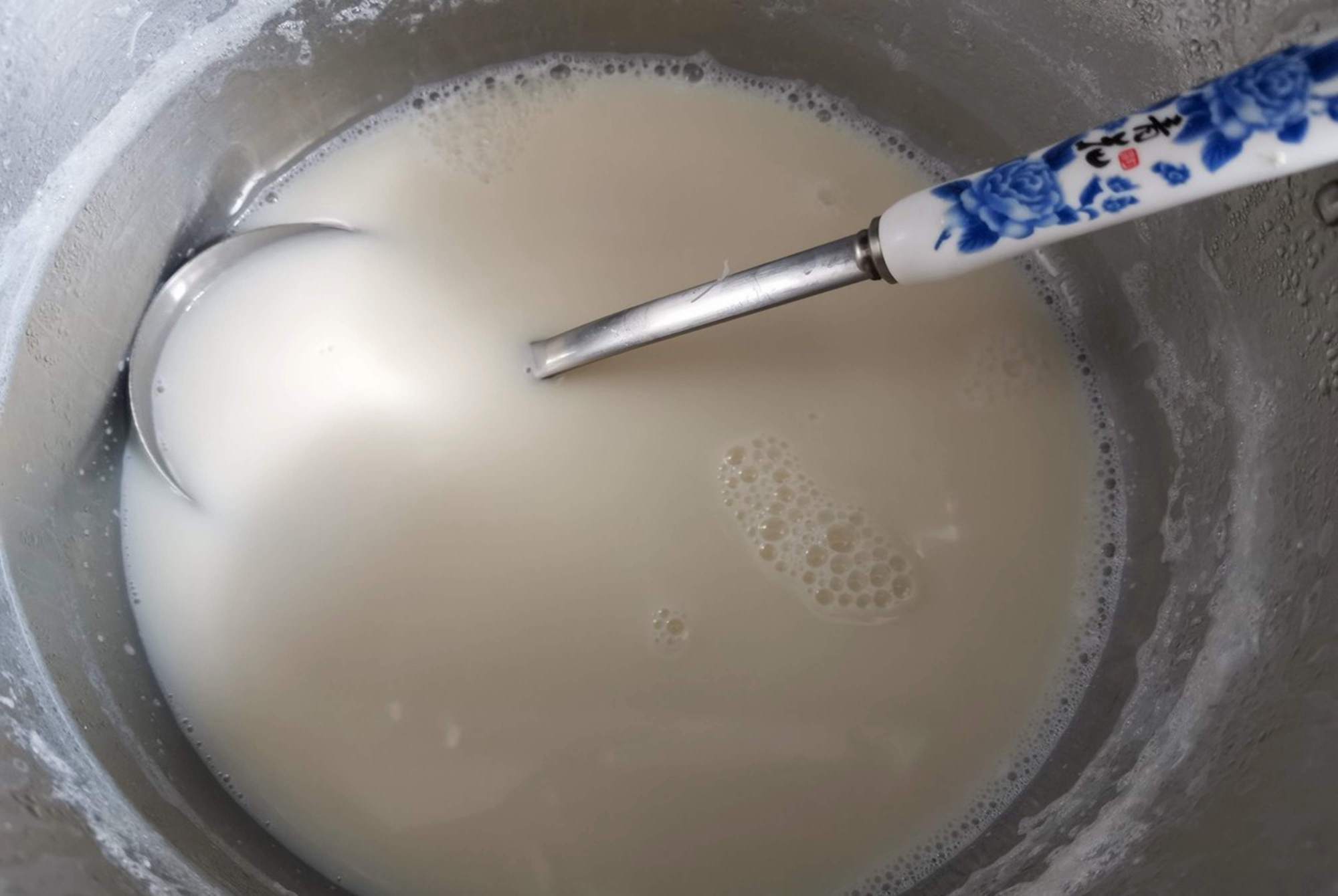 妈妈|8月龄宝宝吃米粉中毒,妈妈的无心之举招医生训斥,太大意了