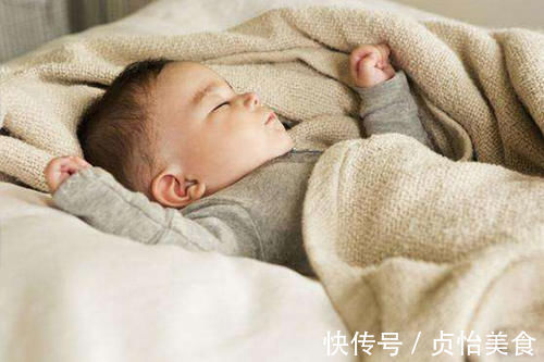 宝妈|对于新生儿宝宝,侧卧、仰卧和俯卧哪种睡姿利于发育?妈妈要知晓