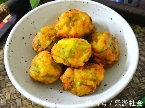 炸萝卜丸子，别只加面粉，多加两样食材，丸子更酥脆，凉了也好吃