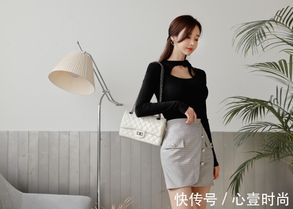 包臀裙|女神孙允珠高清时尚搭配:苍青雅黑圆弧镂空淑女包臀裙