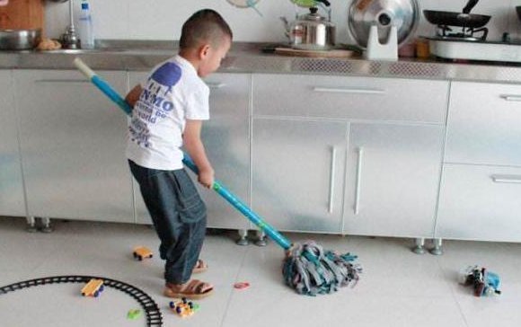 邻居一星期拖一次地板,却比我家还干净,懊悔没早知道这妙招