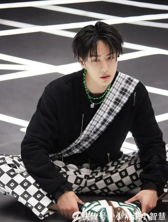 项链|王一博把《这就是街舞》中的穿搭搬进了你的日常生活，可行吗！