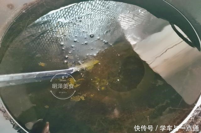  炸酥肉时，很容易出现“脱壳”现象，我来教你怎样解决这个问题