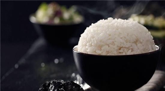 大米生虫不能晒，米店老板教我一招，大米放一年都不生虫