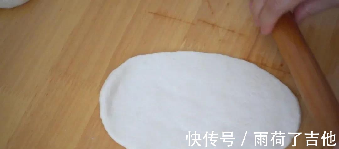 4种材料,不发酵,不用烤箱,自制起酥煎饼,香喷喷的面食!
