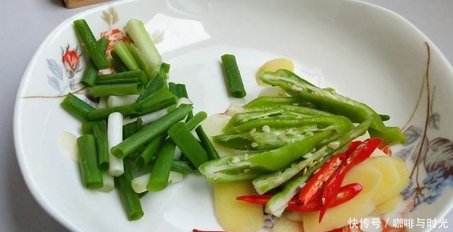 炒茄子简单好吃的做法,鲜香不油腻,开胃又下饭,实在太香了