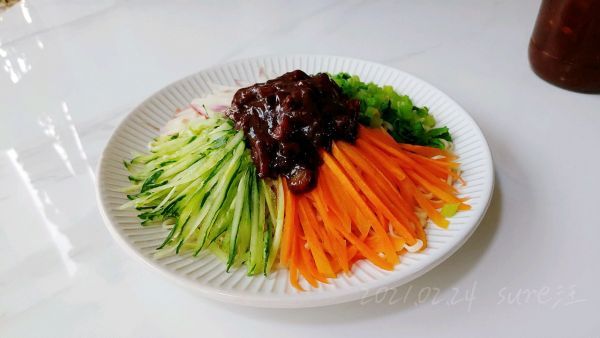 葱油肉丁炸酱面