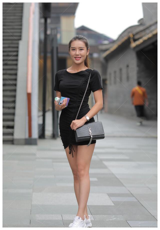 凸显出|简约黑色连衣裙, 穿着简单大方, 却凸显出十足的魅力