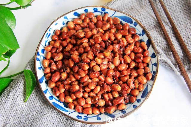 炒花生米有诀窍，牢记3个技巧，花生更香脆不烧焦，放2周不返潮